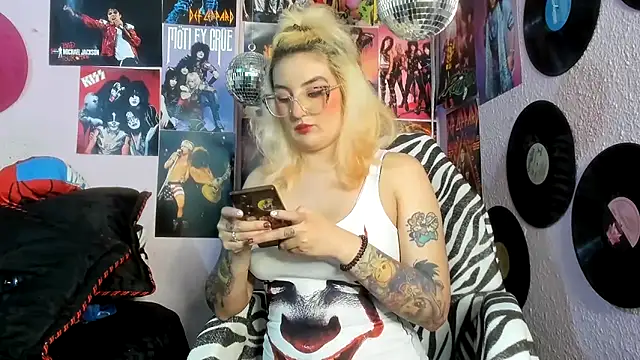 Avril Maria online show from February 4, 2026, 10:05 pm