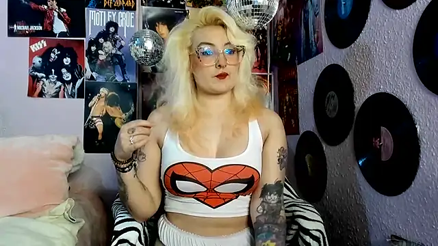 Avril Maria online show from May 26, 2026, 6:39 pm