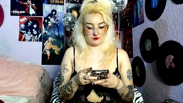 Avril Maria online show from May 29, 2026, 1:22 am