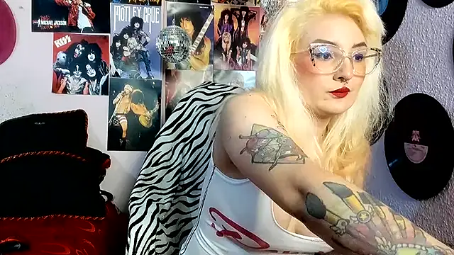 Avril Maria online show from May 18, 2026, 9:08 pm