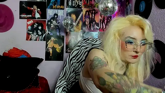 Avril Maria online show from May 16, 2026, 11:48 pm