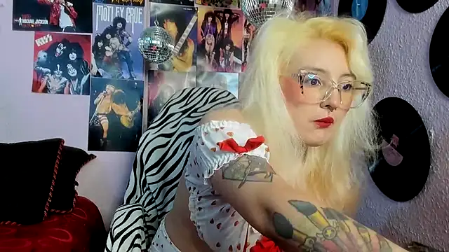 Avril Maria online show from May 17, 2026, 3:12 pm