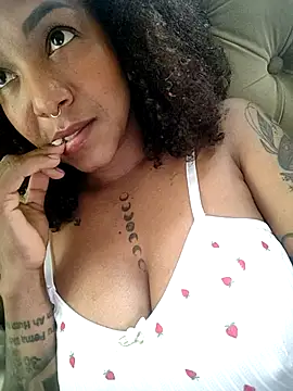 Snapshot of kdfoxxx chatting on December 4, 2025, 5:56 pm kdfoxxx online show from December 4, 2025, 5:56 pm