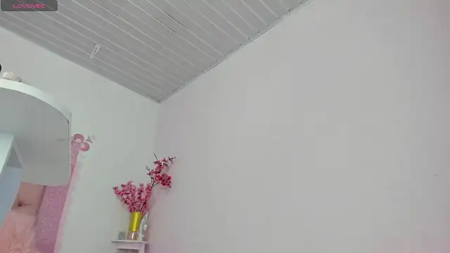 Snapshot of roxyswt chatting on February 19, 2026, 3:36 am roxyswt online show from February 19, 2026, 3:36 am