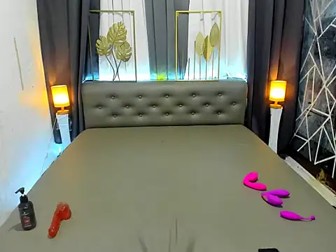 Snapshot of Trixie_Moore chatting on October 6, 2025, 5:19 am Trixie Moore online show from October 6, 2025, 5:19 am