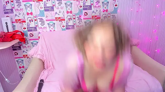 Snapshot of EvelinaxLove chatting on September 11, 2025, 4:12 am EvelinaxLove online show from September 11, 2025, 4:12 am