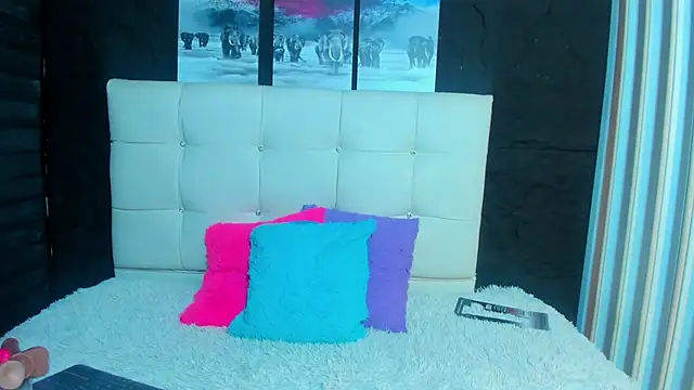 Carrie hall online show from November 7, 2025, 12:42 pm