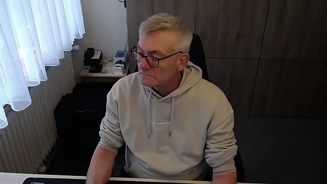 randyandy67 online show from November 18, 2025, 8:17 am