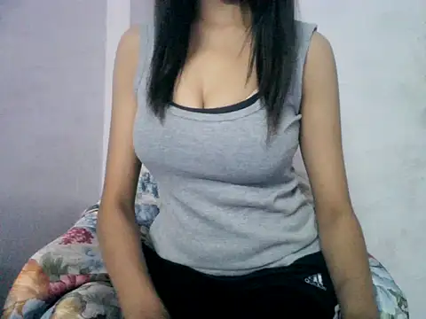 Snapshot of Yashika_01 chatting on February 11, 2026, 5:02 pm Yashika 01 online show from February 11, 2026, 5:02 pm
