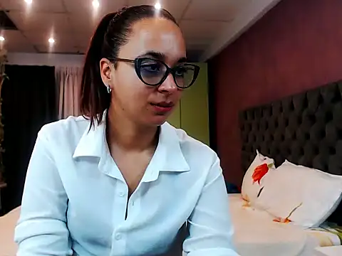 Snapshot of NatalyBonnie chatting on September 23, 2025, 6:42 am NatalyBonnie online show from September 23, 2025, 6:42 am