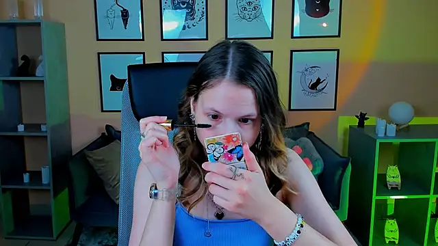 Carrie Rose online show from October 17, 2025, 4:27 am