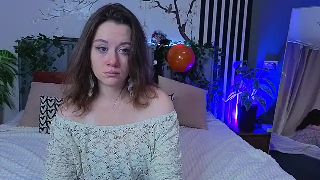 SkyHelen online show from October 21, 2025, 4:56 am