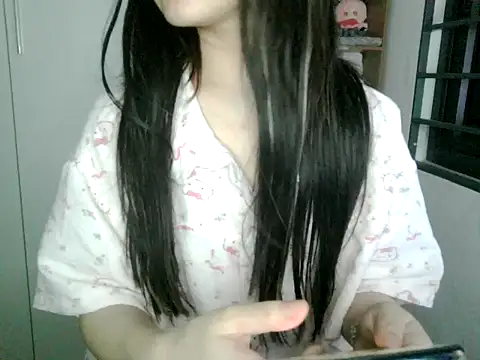 Annabelle-e online show from October 19, 2025, 7:16 pm