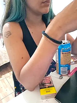 euahotmarii20 online show from October 13, 2025, 5:14 pm