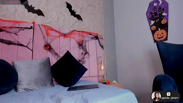 agatha jener online show from October 11, 2025, 11:44 am