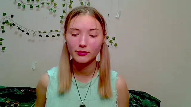 Snapshot of _kikiclark__ chatting on November 28, 2025, 8:53 pm kikiclark online show from November 28, 2025, 8:53 pm