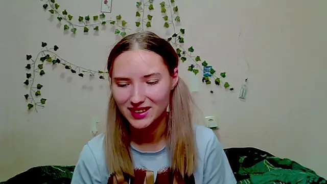 Snapshot of _kikiclark__ chatting on November 23, 2025, 8:52 pm kikiclark online show from November 23, 2025, 8:52 pm