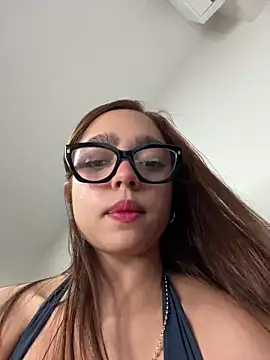 Snapshot of hottiee_melannie chatting on April 15, 2026, 3:34 am hottiee melannie online show from April 15, 2026, 3:34 am