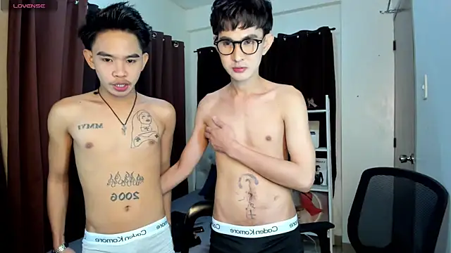 Snapshot of xxxhugecocktwinkxxx chatting on October 4, 2025, 5:47 pm xxxhugecocktwinkxxx online show from October 4, 2025, 5:47 pm