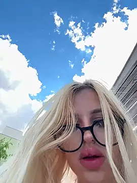 Steffi Snowbunny online show from July 11, 2026, 1:11 pm