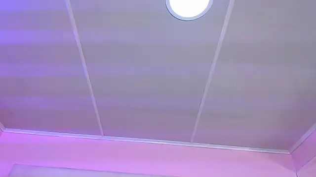 Miaa Smithh   online show from October 27, 2025, 12:28 pm