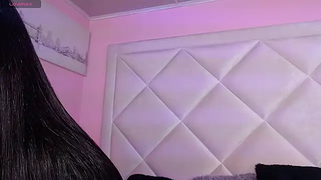 Miaa Smithh   online show from March 13, 2026, 11:37 am