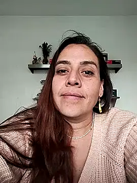 denissebombon online show from February 5, 2026, 11:22 pm