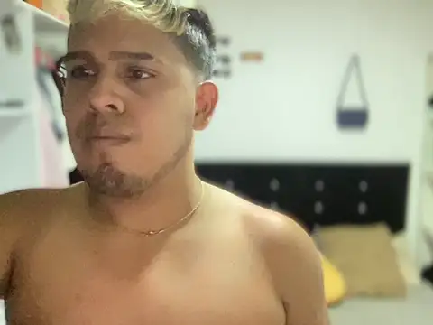 sexy hot72 online show from September 11, 2025, 11:49 pm