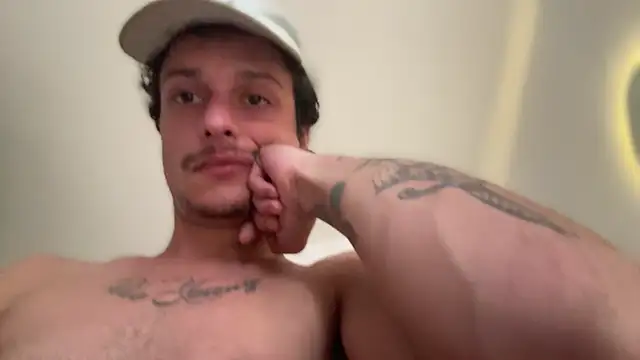 Snapshot of chrisalmeid_ chatting on April 4, 2026, 10:44 am chrisalmeid online show from April 4, 2026, 10:44 am