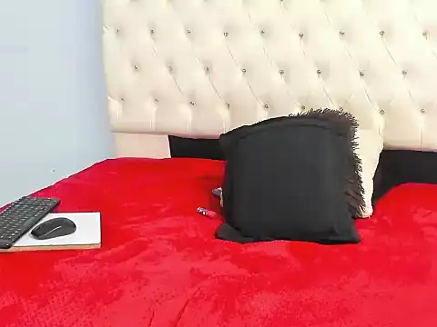 Snapshot of Sally_Moonn chatting on November 28, 2025, 7:47 pm Sally Moonn online show from November 28, 2025, 7:47 pm