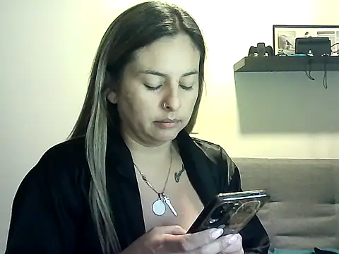 Snapshot of Valery__Rouse_ chatting on May 24, 2026, 1:27 am Valery Rouse online show from May 24, 2026, 1:27 am