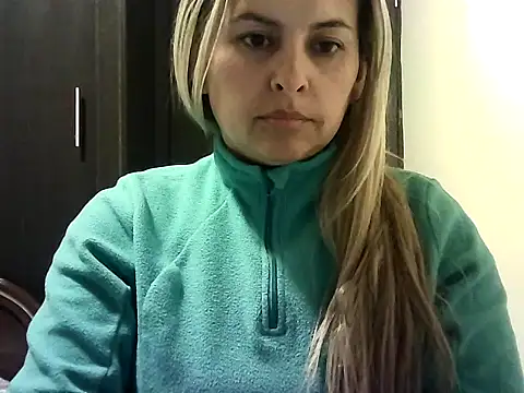 Valery  Rouse  online show from November 4, 2025, 1:20 am