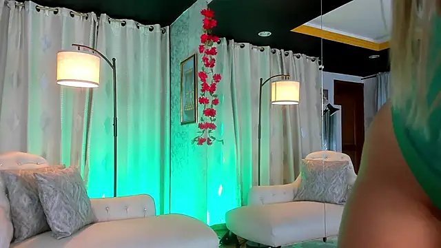 Snapshot of Zarajener chatting on March 17, 2026, 9:40 pm Zarajener online show from March 17, 2026, 9:40 pm