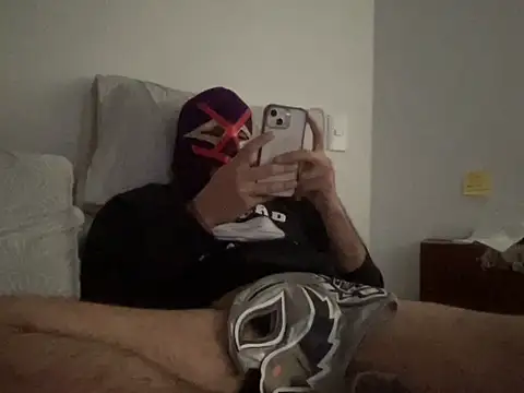 Snapshot of Superwow54 chatting on November 3, 2025, 8:34 pm Superwow54 online show from November 3, 2025, 8:34 pm