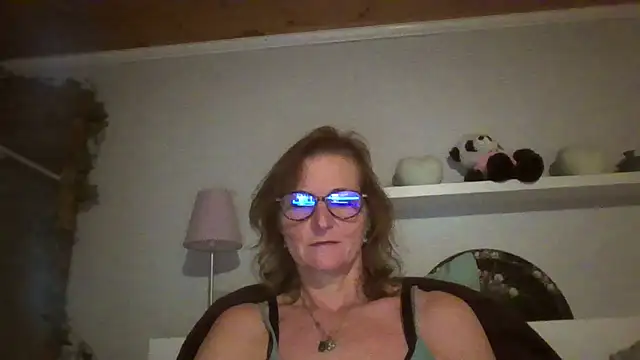 Snapshot of Valinella chatting on October 2, 2025, 5:49 pm Valinella online show from October 2, 2025, 5:49 pm