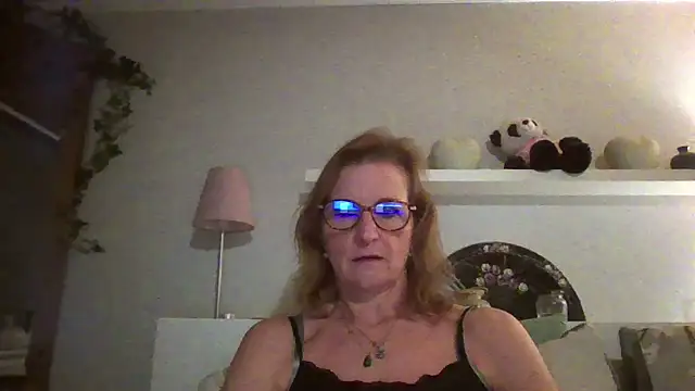 Snapshot of Valinella chatting on December 3, 2025, 7:46 pm Valinella online show from December 3, 2025, 7:46 pm