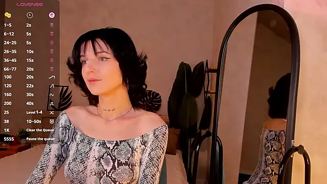 Snapshot of Lynn_Martin chatting on April 19, 2026, 12:44 am Lynn Martin online show from April 19, 2026, 12:44 am