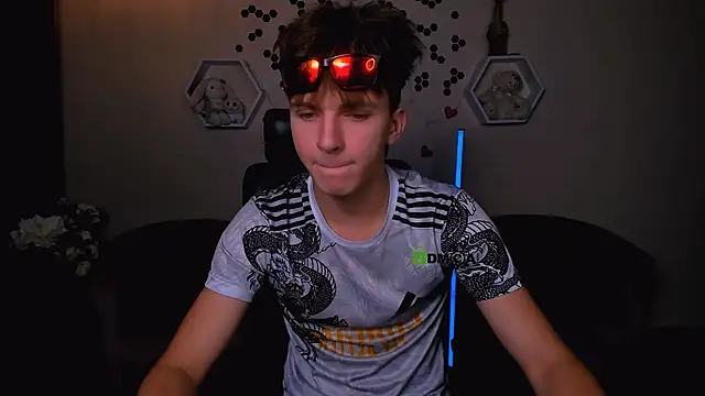 travis wolf  online show from September 20, 2025, 8:52 am