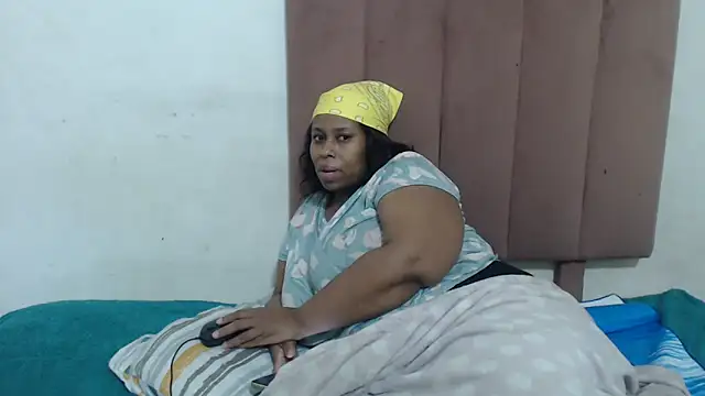 Chubby Queenx255 online show from November 28, 2025, 7:03 pm