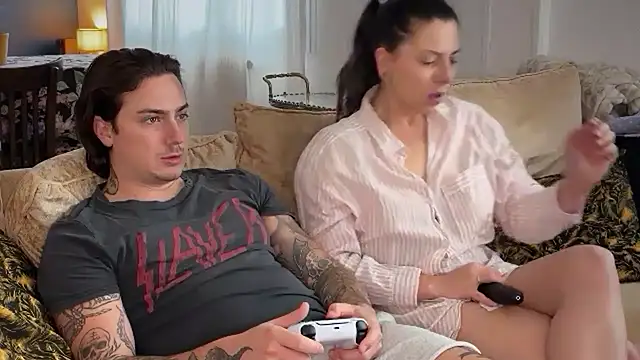 Cam-FrenchKiss online show from October 19, 2025, 2:31 pm