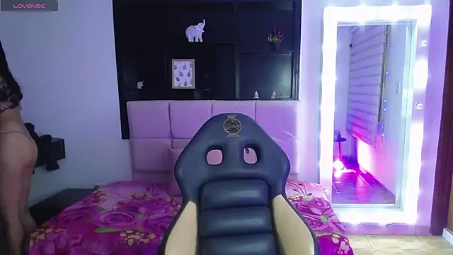 Snapshot of _Mia_Evans_1 chatting on November 15, 2025, 8:02 pm Mia Evans 1 online show from November 15, 2025, 8:02 pm