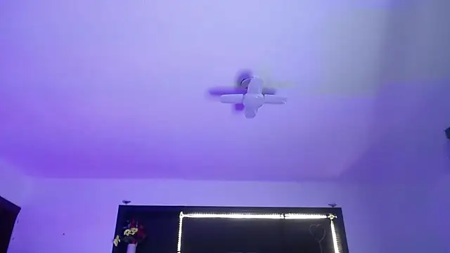 Snapshot of _Charlotte_Collins_ chatting on April 1, 2026, 2:58 pm Charlotte Collins online show from April 1, 2026, 2:58 pm