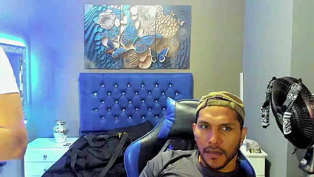 Snapshot of AngelAndChris chatting on September 19, 2025, 12:31 pm AngelAndChris online show from September 19, 2025, 12:31 pm