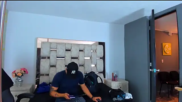 Snapshot of AngelAndChris chatting on September 18, 2025, 12:08 pm AngelAndChris online show from September 18, 2025, 12:08 pm