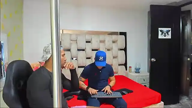 Snapshot of AngelAndChris chatting on September 10, 2025, 12:15 pm AngelAndChris online show from September 10, 2025, 12:15 pm