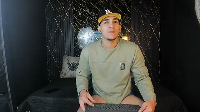 massimo vidal  online show from February 23, 2026, 1:55 pm