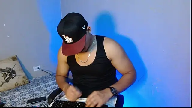 massimo vidal  online show from November 13, 2025, 8:35 pm