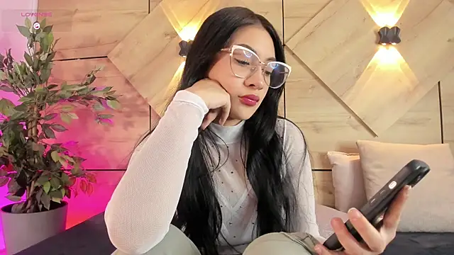 aylin rousse online show from October 11, 2025, 7:37 pm