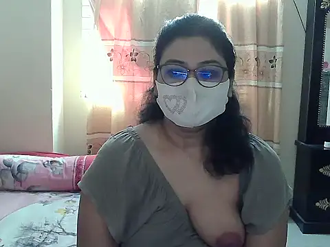 Snapshot of Elena_cruz5 chatting on November 7, 2025, 12:48 am Elena cruz5 online show from November 7, 2025, 12:48 am