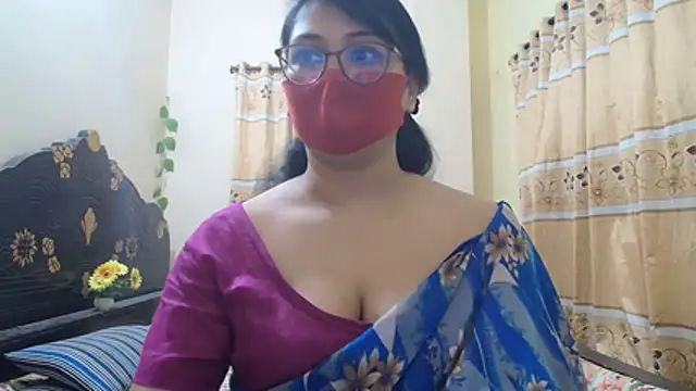 Elena cruz5 online show from May 7, 2026, 3:59 pm